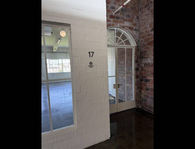 78M² BUILDING TO LET IN WOODSTOCK